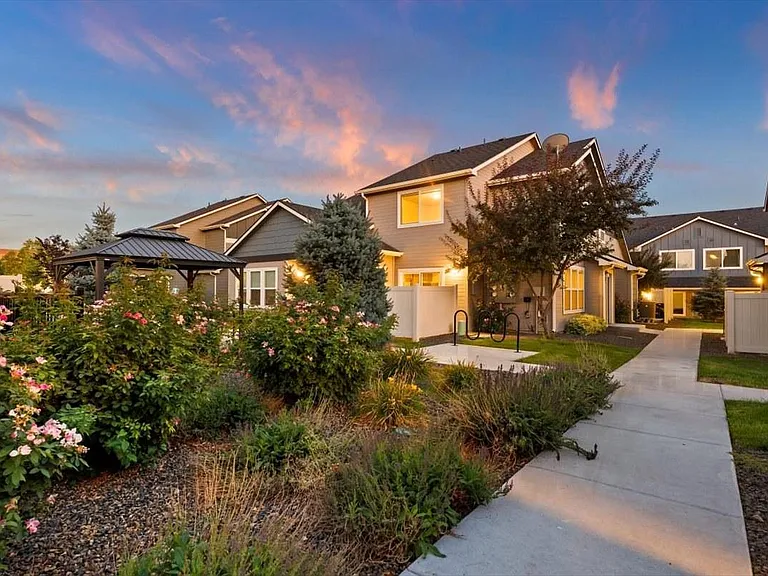 Cimarron Townhomes — Photo 9