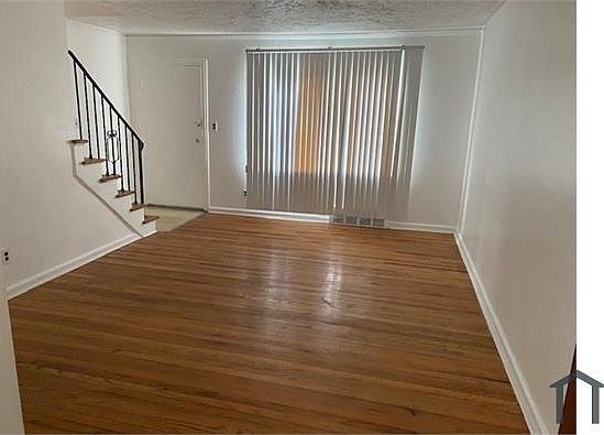 4th image of 1688 E Outer Dr