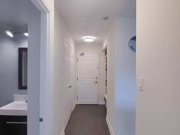 5th image of 309 Major Mackenzie Dr E #721