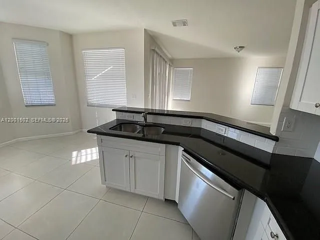 16568 SW 54th St — Photo 4