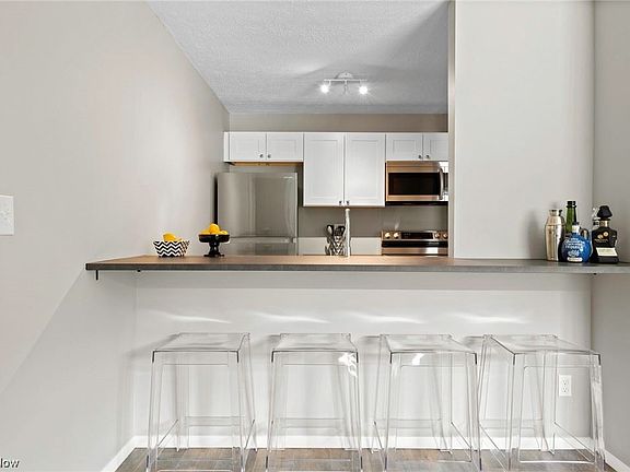 3rd image of 10526 Clifton Blvd #104
