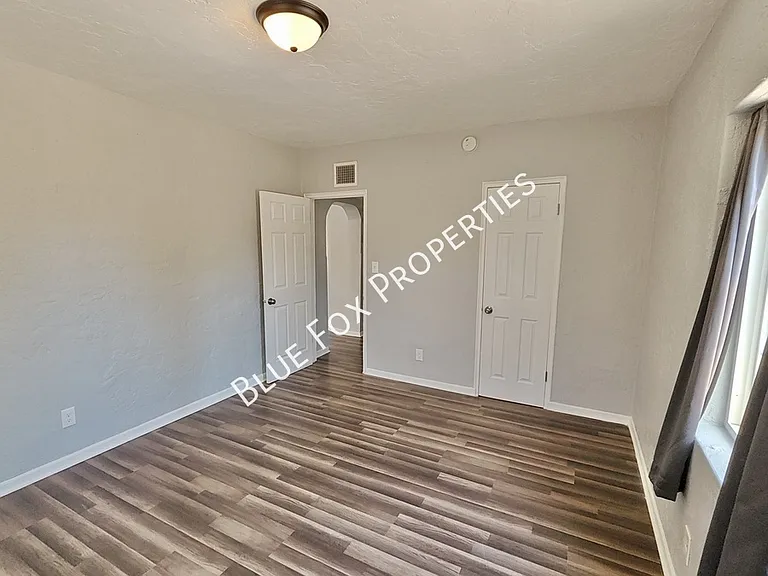 4124 E 1st St — Photo 11