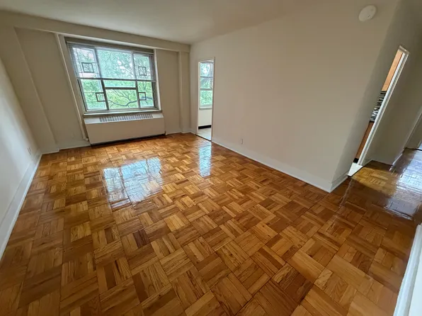(undisclosed Address), Fresh Meadows, NY 11365