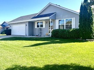 855 E Deer Ridge Pass, Oak Creek, WI 53154