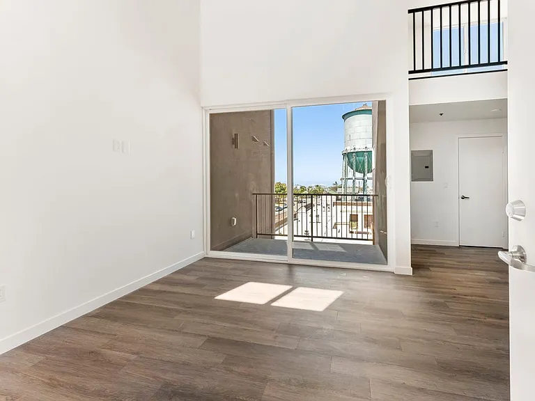 2828 Howard Ave — Photo 13