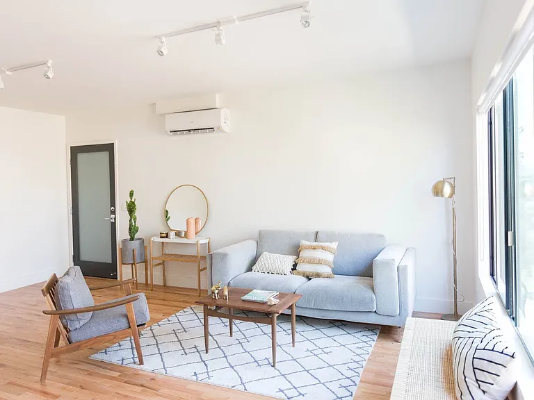 306 N Bonnie Brae St #7 — Photo 2