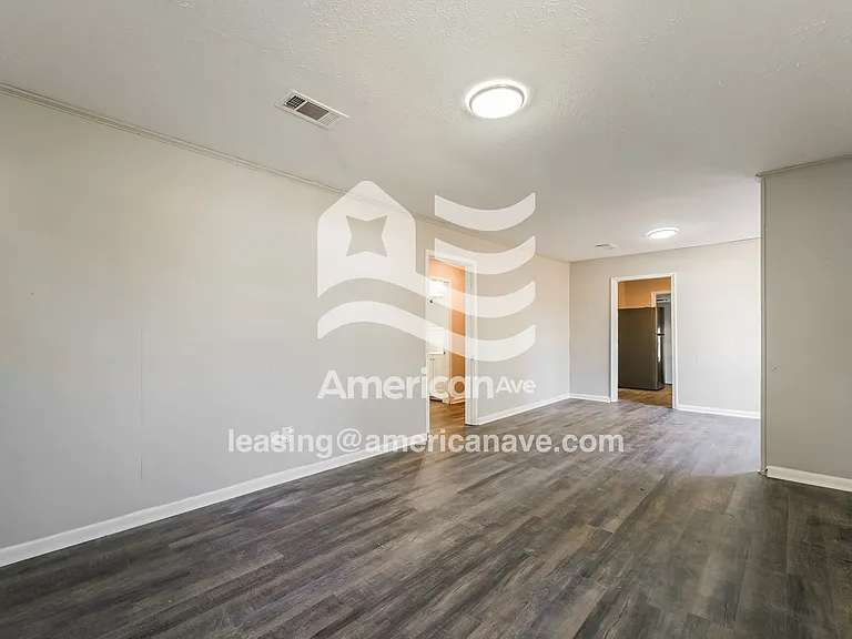 1121934_004_wm_-_living_room_13529013.jpg