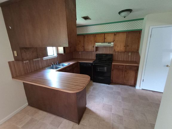 3rd image of 10811 Tiara Dr