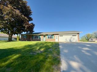 100 6th St, Fulton, IL 61252