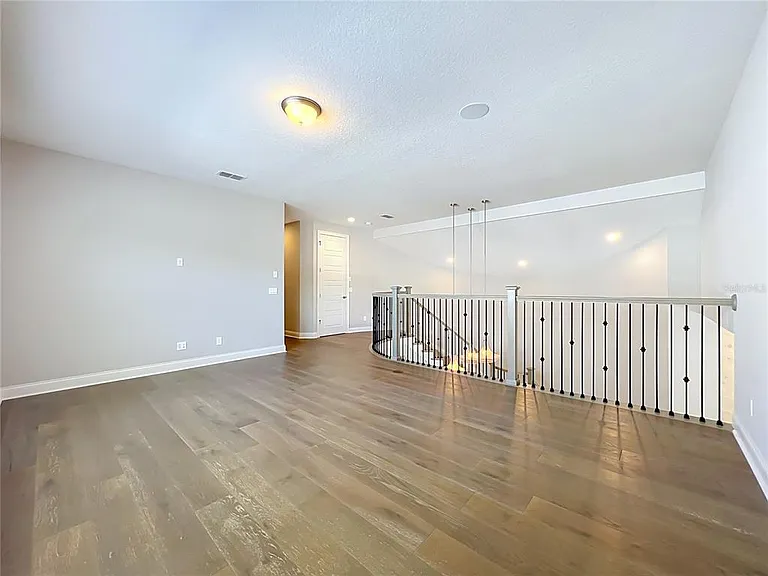 9646 Reymont St — Photo 41