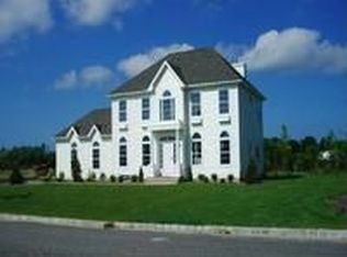 2 Old Neck Ct, Manorville, NY 11949