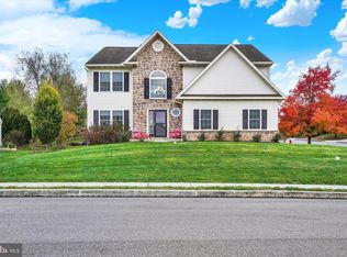 4 Bunker Hl, Millersville, PA 17551