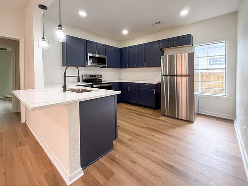 242 Vine St Photo 1
