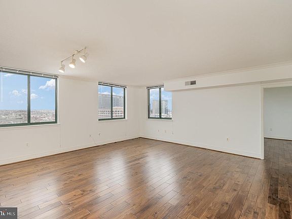 5th image of 414 Water St Unit 1512