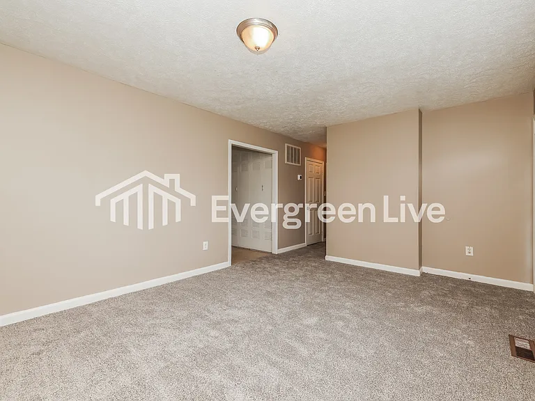 605 Mead Ln — Photo 5