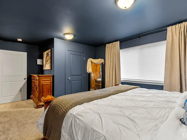 9052 W John St — Photo 15