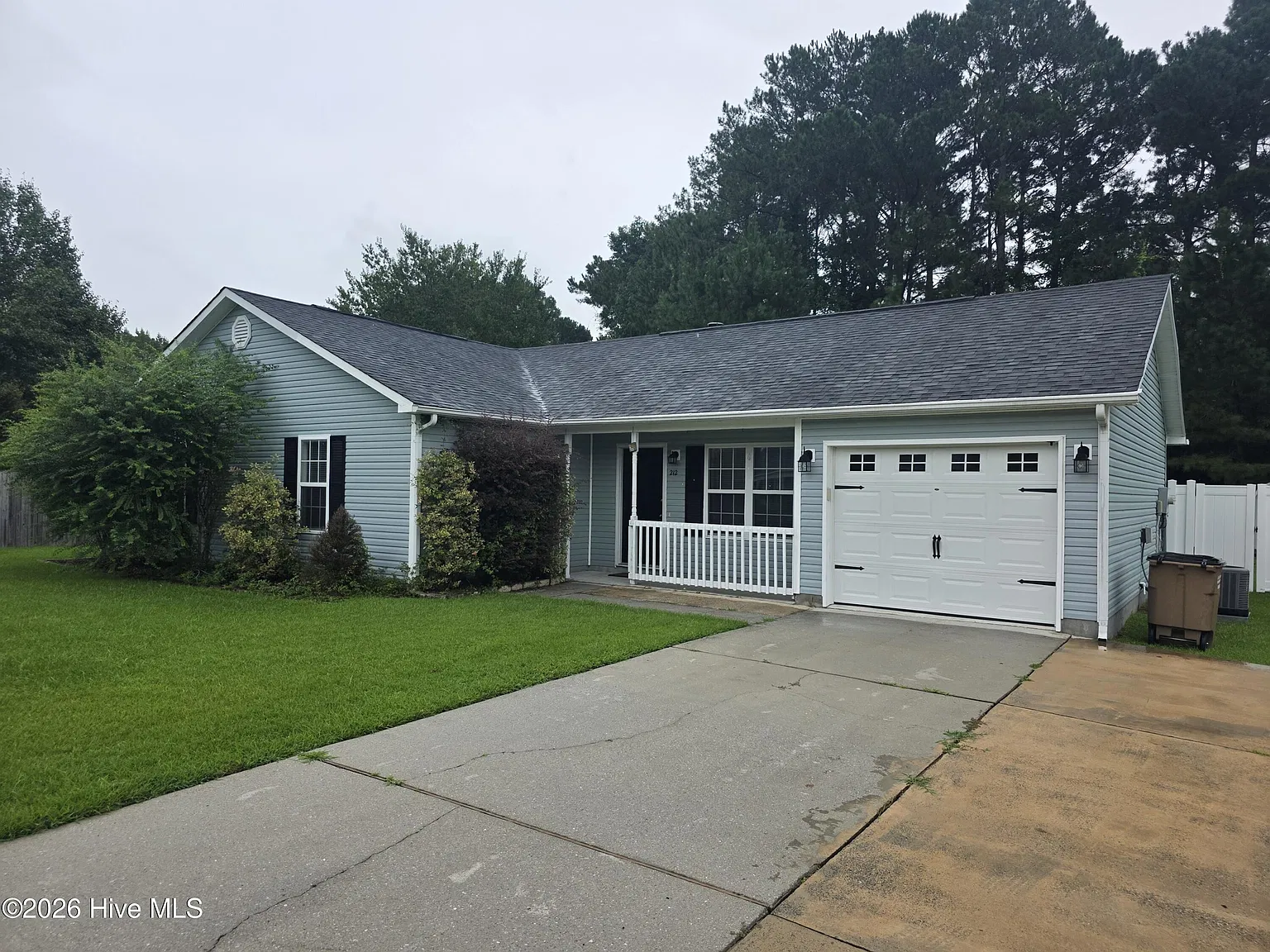 4 bed, 2.0 bath, $1,800 — Photo 2