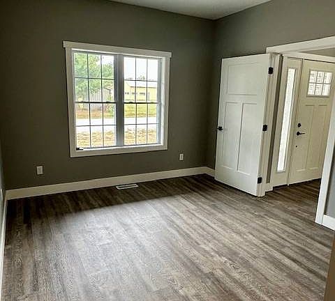 4th image of 505 E Iowa St