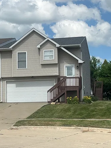 680 Emily St Photo 1