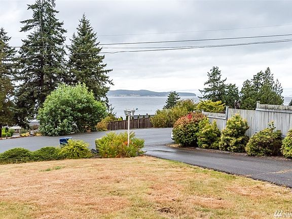 3rd image of 190 Skagit Ave