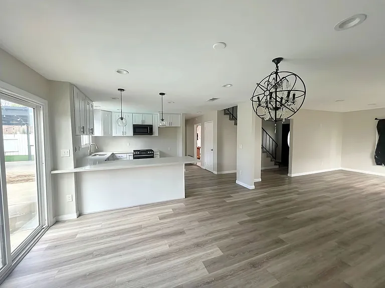 446 Annette Pl — Photo 5