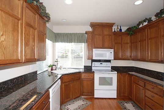 Large Chef's Kitchen with granite