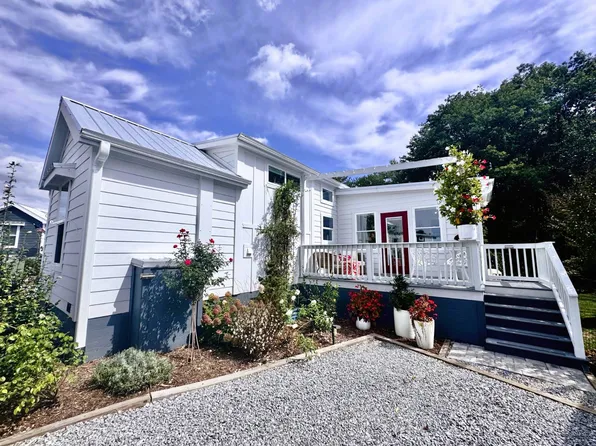 76 Mount Meadow Ln, Flat Rock, NC 28731