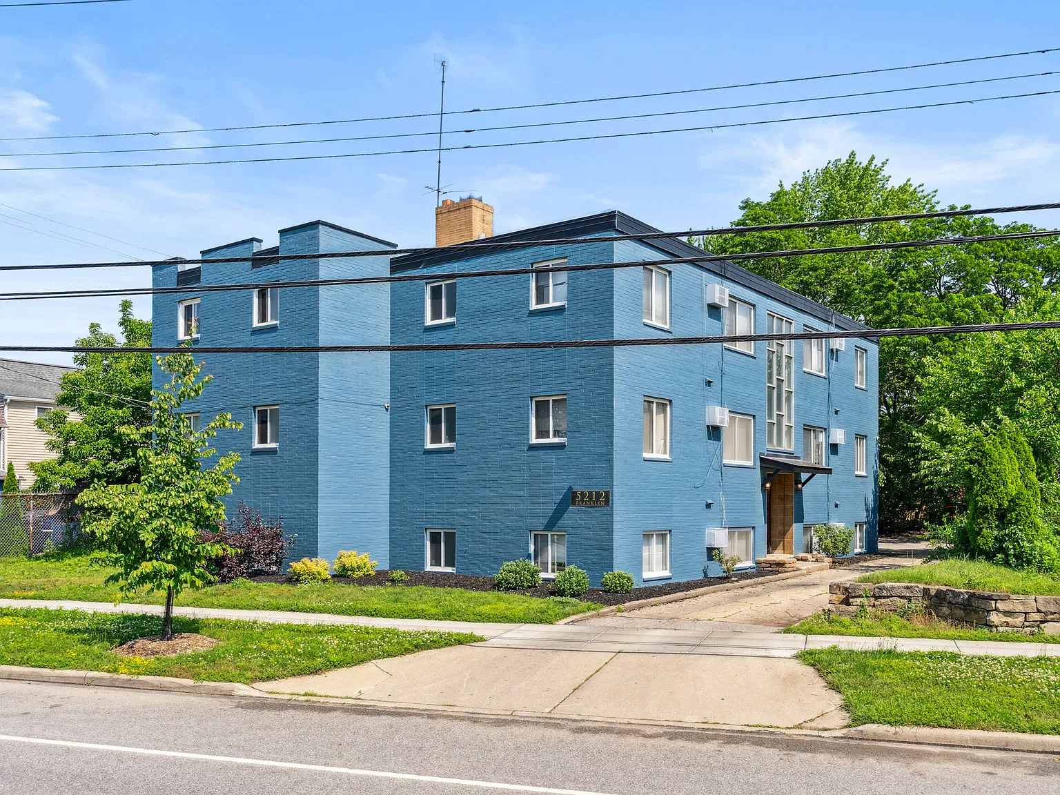 5212 Franklin Blvd — Photo 3