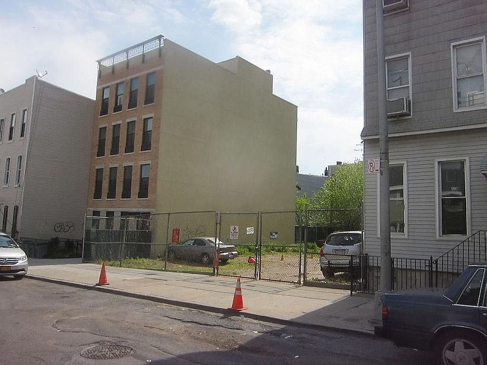 1st image of 340 Melrose St