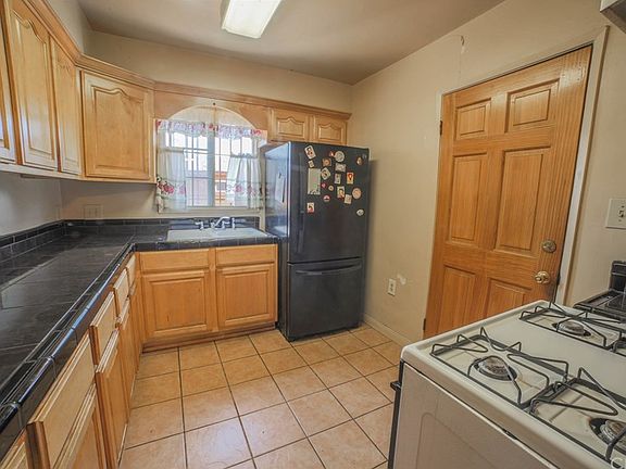 5th image of 10317 Stanford Ave