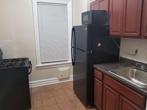 5th image of 118 Kensington Ave