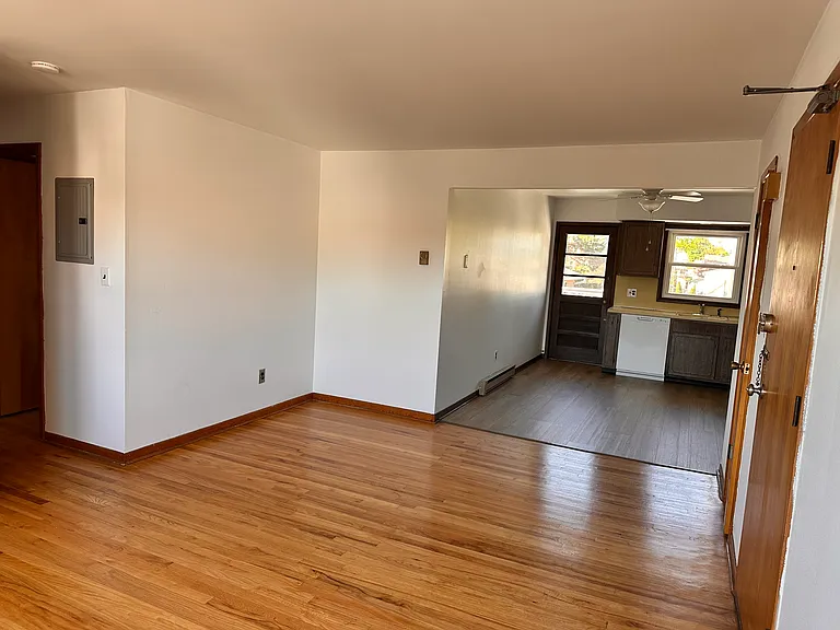 333 Green Ave #6 — Photo 4