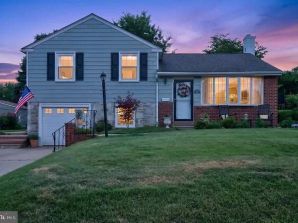 3801 Chalfont Dr, Philadelphia, PA 19154