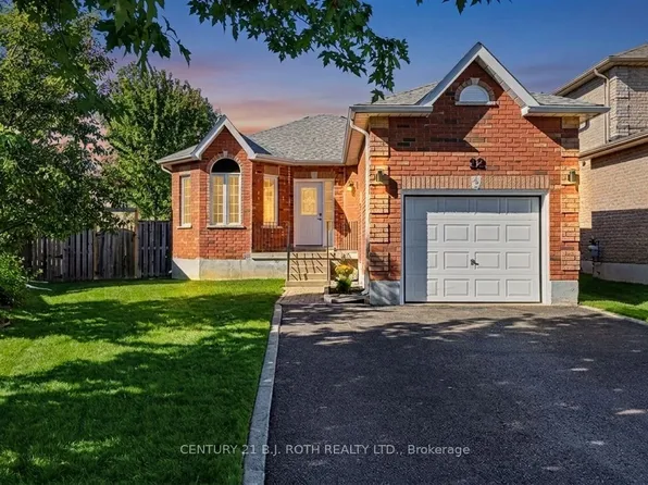 12 Lamont Cres, Barrie, ON L4N 2G8