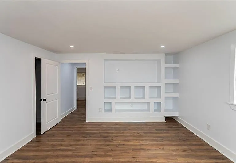 114 Locust St — Photo 11
