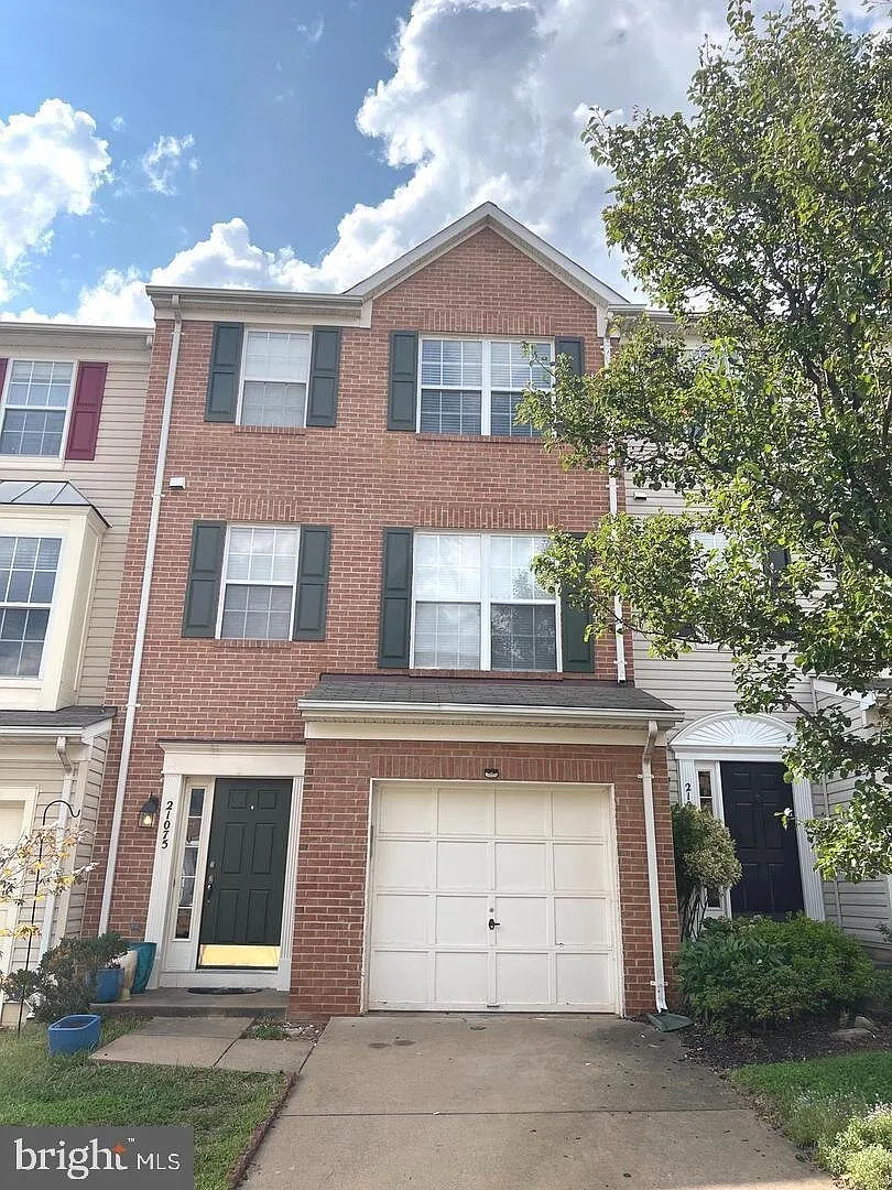 3 bed, 3.0 bath, 1795 sqft, $3,000 — Photo 1
