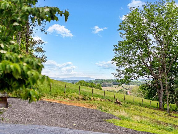 2nd image of 30 Scenic View Dr