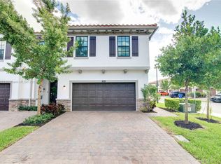 1019 Sweet Briar Ln, Riviera Beach, FL 33410