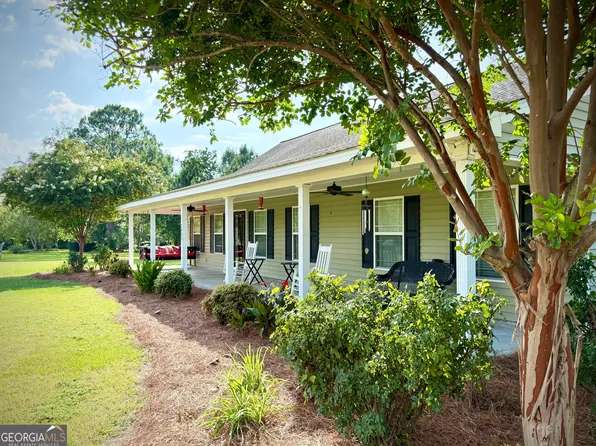 2402 Zoar Rd, Baxley, GA 31513