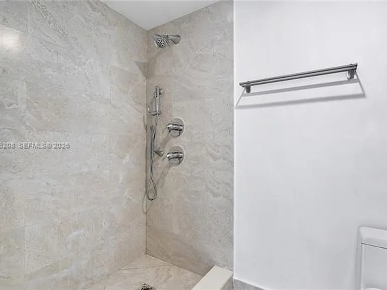 488 NE 18th St #1805 — Photo 33