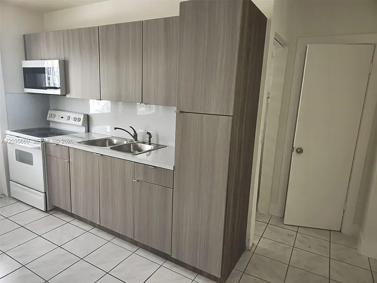 2521 NW 13th Ave #2521 — Photo 4