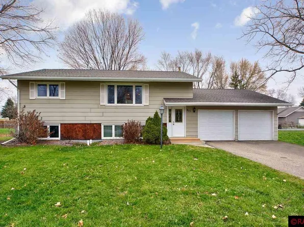 211 W Shepard St, Lake Crystal, MN 56055