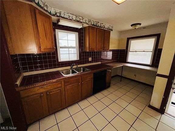 5th image of 3819 Lee Heights Blvd