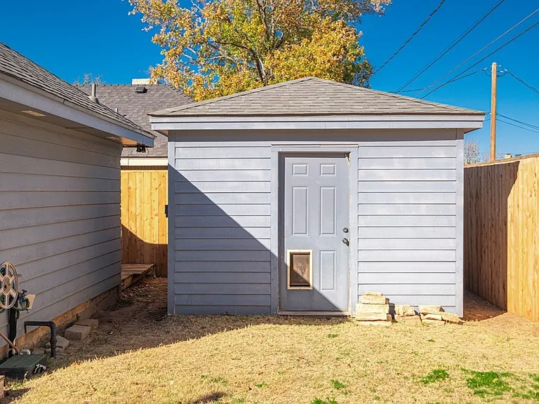 2202 Wydewood Dr — Photo 4