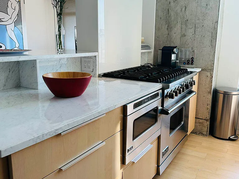 188 E 64th St #1506 — Photo 21