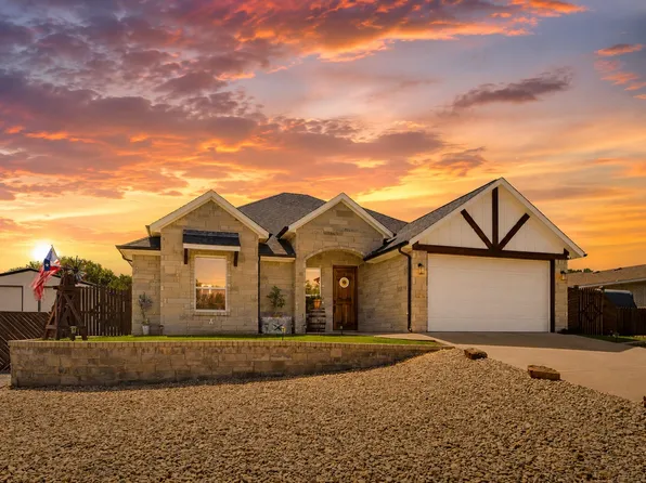 2807 Sky Harbour Dr, Granbury, TX 76049
