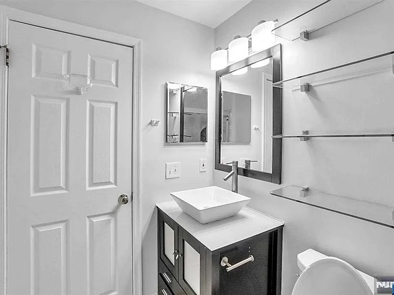 100 Callahan Ct — Photo 24