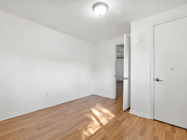 26324 Harper Ave, Saint Clair Shores, MI