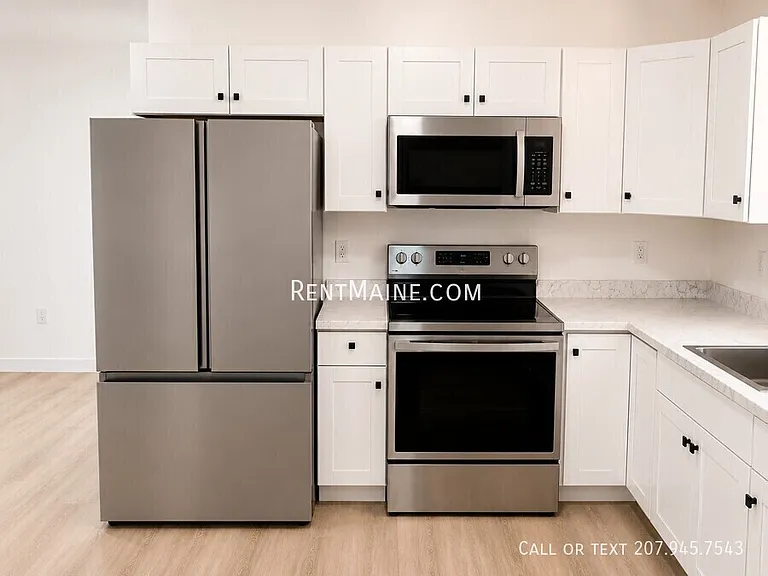 11 Center Street Ave #2 — Photo 2