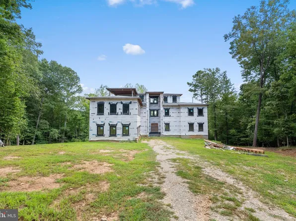7901 Pembelton Dr, Amelia Court House, VA 23002